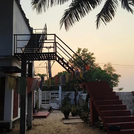 Funky Art Beach House Alappuzha Экстерьер фото