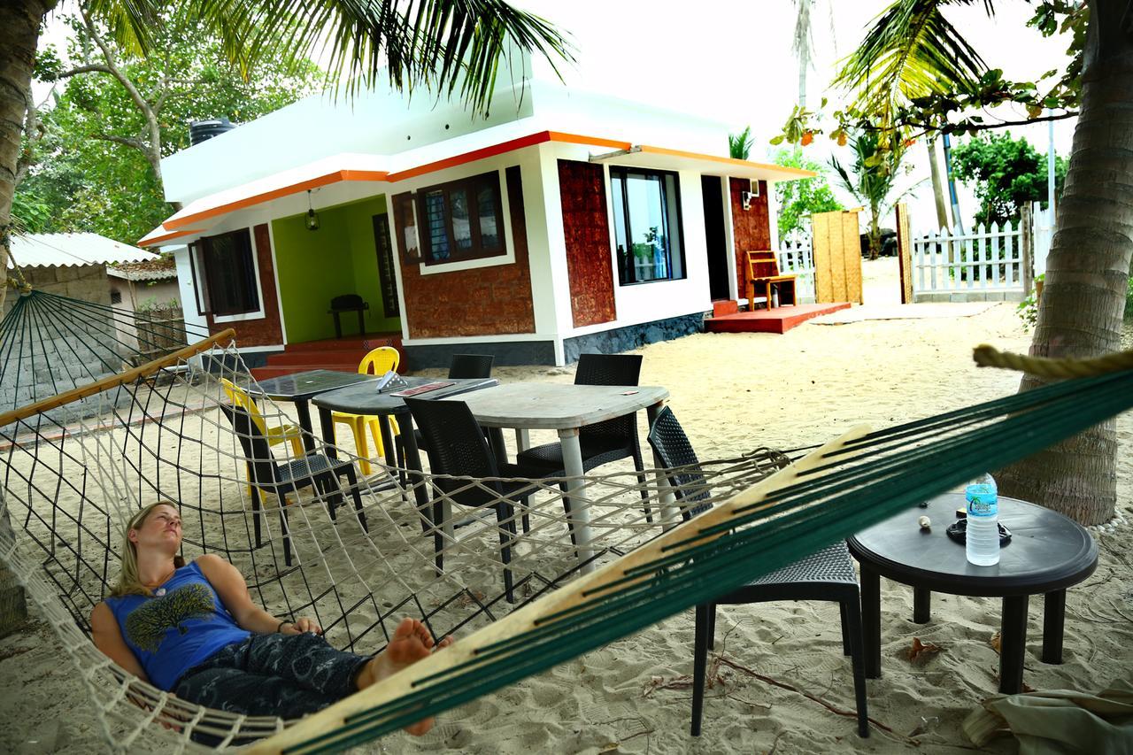 Funky Art Beach House Alappuzha Экстерьер фото
